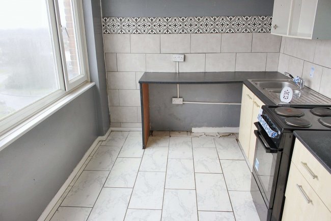 Sixth Floor Flat, 21 Stockwell Court, Gower Road, Haywards Heath RH16 4QP 5