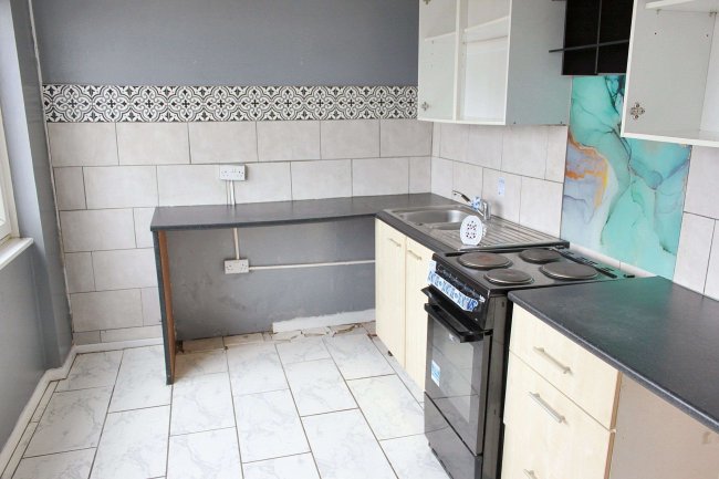 Sixth Floor Flat, 21 Stockwell Court, Gower Road, Haywards Heath RH16 4QP 5