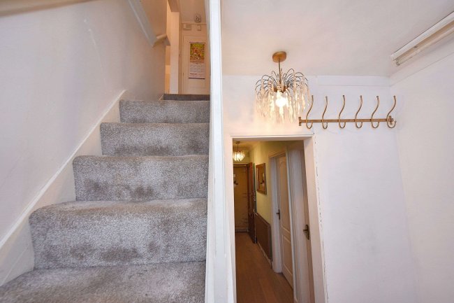 34 Benfleet Park Road, Benfleet, Essex SS7 5HJ 8