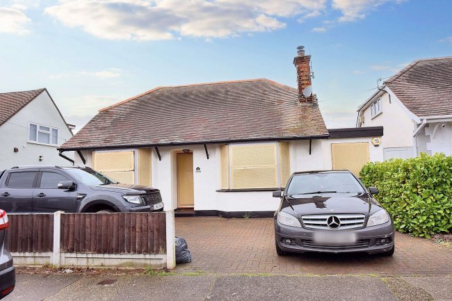 34 Benfleet Park Road, Benfleet, Essex SS7 5HJ 8