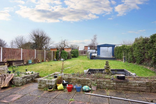 34 Benfleet Park Road, Benfleet, Essex SS7 5HJ 8