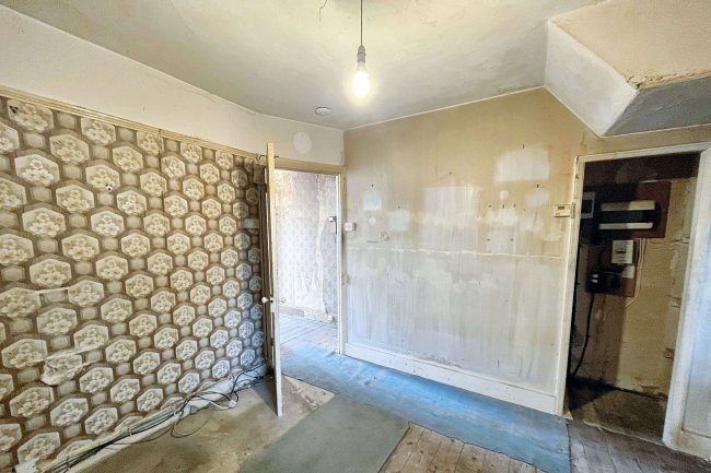 40 Frederick Road, Sutton, SM1 2HR 2