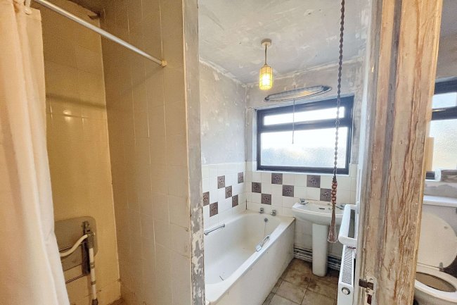 40 Frederick Road, Sutton, SM1 2HR 2