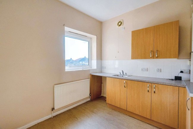 Flat B, 3 Dollis Hill Lane, Neasden, London NW2 6JH 9