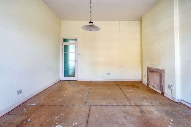 Flat B, 3 Dollis Hill Lane, Neasden, London NW2 6JH 9