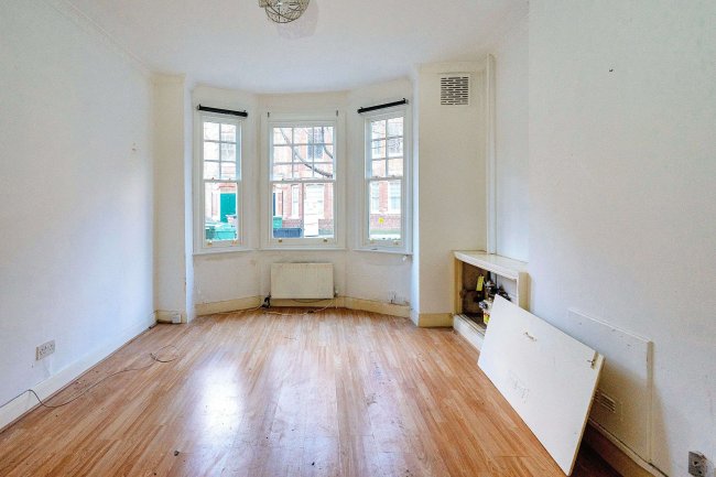 Flat A, 12 Morat Street, Stockwell, London, SW9 0RP 7