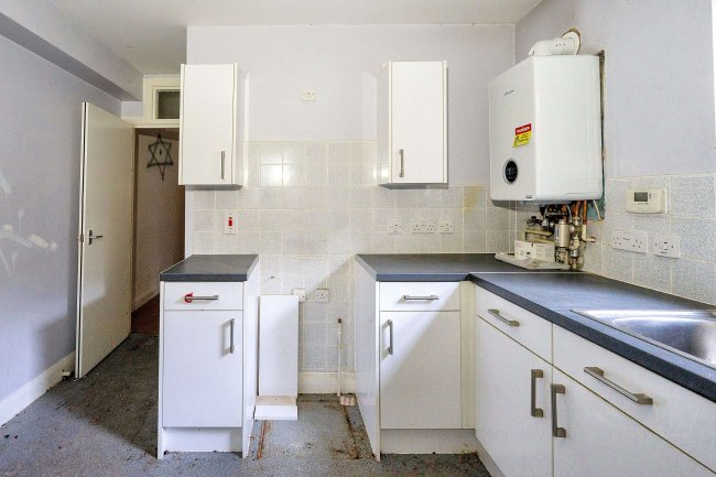 Flat A, 12 Morat Street, Stockwell, London, SW9 0RP 7