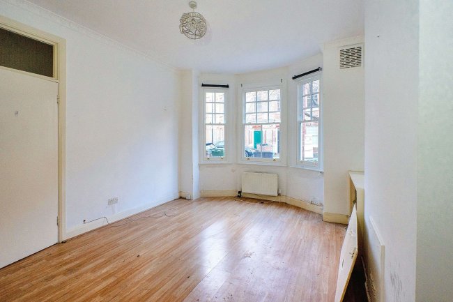 Flat A, 12 Morat Street, Stockwell, London, SW9 0RP 7