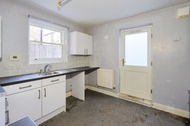 Flat A, 12 Morat Street, Stockwell, London, SW9 0RP 7