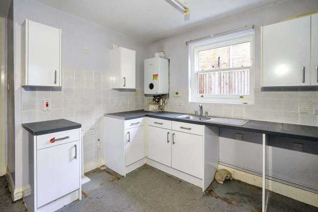 Flat A, 12 Morat Street, Stockwell, London, SW9 0RP 7