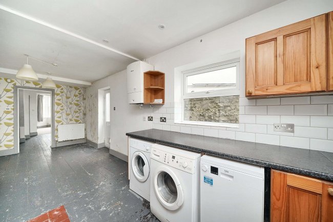 128 Tarring Road, Worthing, West Sussex, BN11 4HA 9