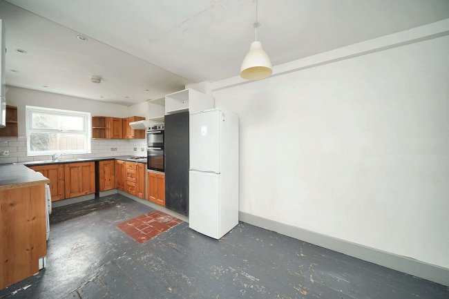 128 Tarring Road, Worthing, West Sussex, BN11 4HA 9