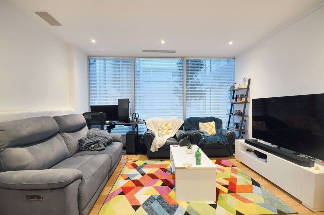 Flat 25 Trinity Square, 23-59 Staines Road, Hounslow, TW3 3FY 10