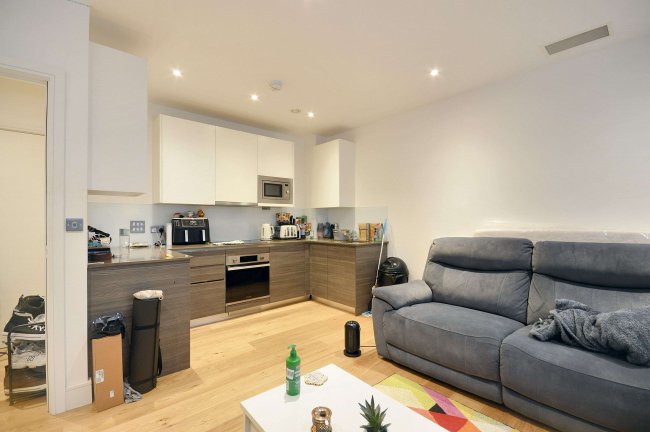 Flat 25 Trinity Square, 23-59 Staines Road, Hounslow, TW3 3FY 10