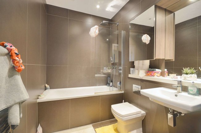 Flat 25 Trinity Square, 23-59 Staines Road, Hounslow, TW3 3FY 10