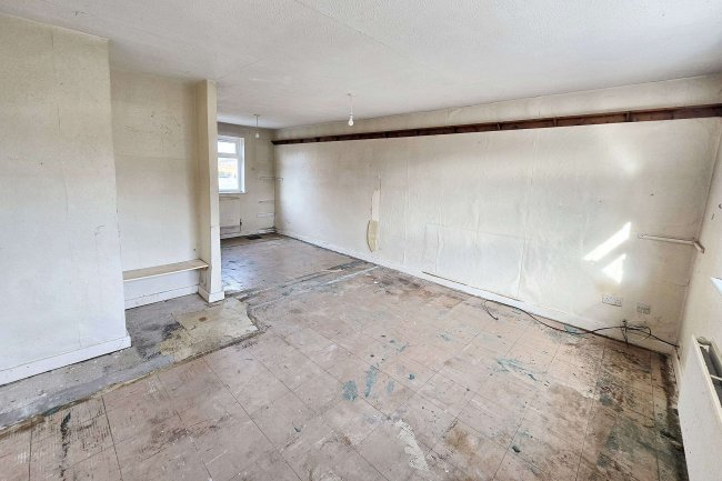 2 Chatham Avenue, Alfreton, Derbyshire, DE55 7LG 10