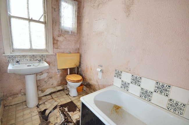 29A Harvist Road, Queens Park, London, NW6 6EU 1