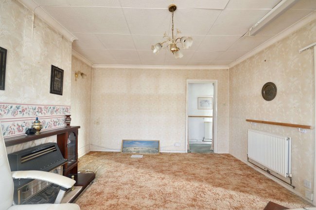 426 Northolt Road, Harrow, HA2 8EZ 3