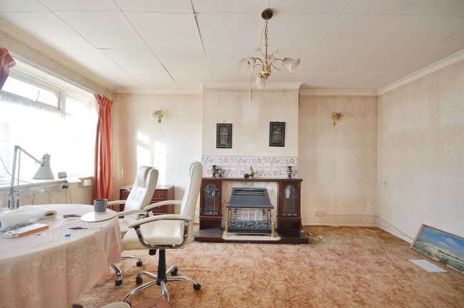 426 Northolt Road, Harrow, HA2 8EZ 3