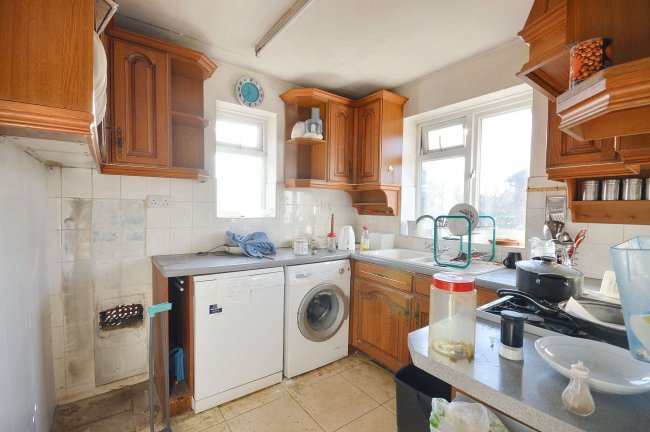 426 Northolt Road, Harrow, HA2 8EZ 3