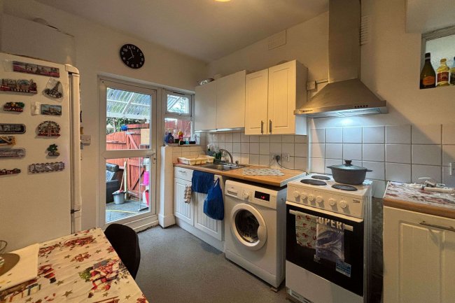 66 Brentmead Place, Golders Green, London NW11 9LJ 9