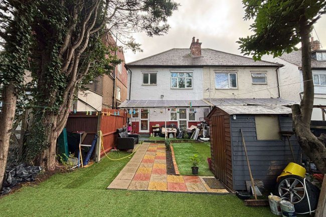 66 Brentmead Place, Golders Green, London NW11 9LJ 9