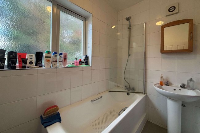 66 Brentmead Place, Golders Green, London NW11 9LJ 9