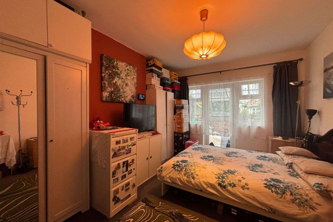 66 Brentmead Place, Golders Green, London NW11 9LJ 9