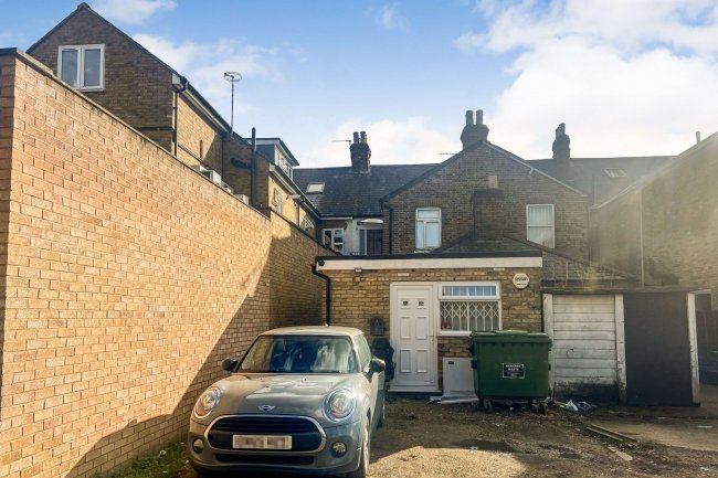 13 &13A Feltham Road, Ashford, TW15 1DQ 6