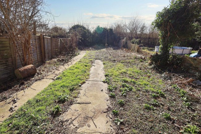 84 Dickens Avenue, Uxbridge, Middlesex, UB8 3DN 10