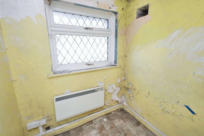 84 Dickens Avenue, Uxbridge, Middlesex, UB8 3DN 10