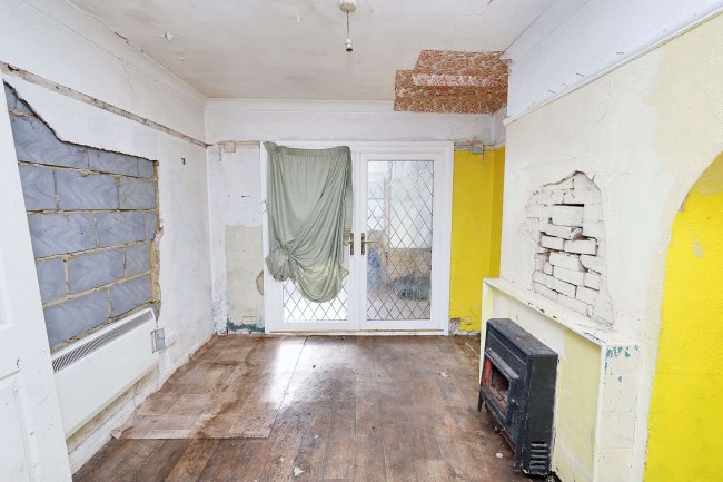 84 Dickens Avenue, Uxbridge, Middlesex, UB8 3DN 10