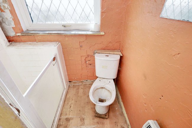 84 Dickens Avenue, Uxbridge, Middlesex, UB8 3DN 10