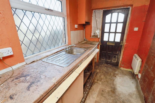 84 Dickens Avenue, Uxbridge, Middlesex, UB8 3DN 10