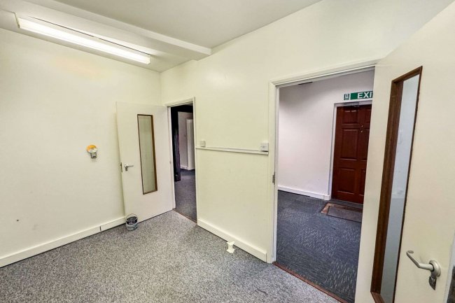 312A & Office, St Margarets Banks, High Street, Rochester, Kent, ME1 1HS 5