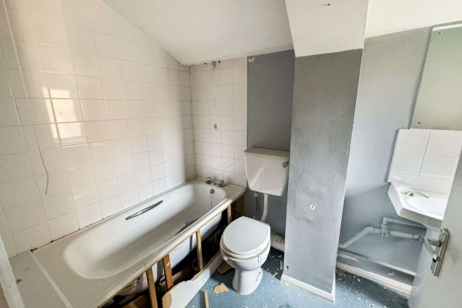 312A & Office, St Margarets Banks, High Street, Rochester, Kent, ME1 1HS 5