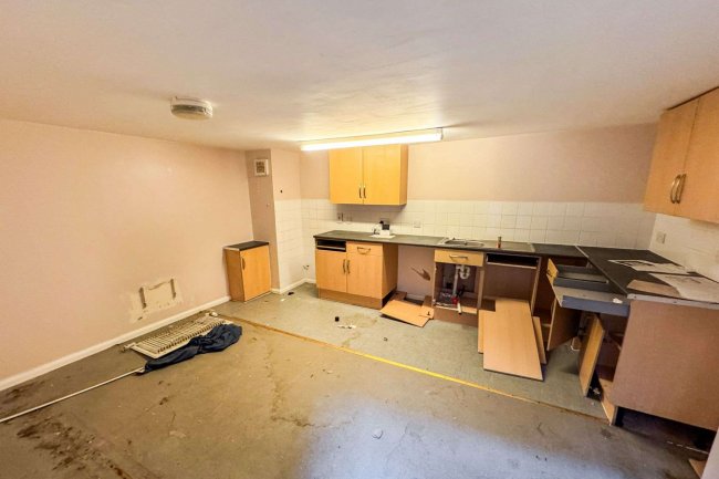 312A & Office, St Margarets Banks, High Street, Rochester, Kent, ME1 1HS 5