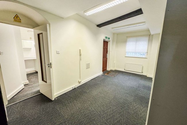 312A & Office, St Margarets Banks, High Street, Rochester, Kent, ME1 1HS 5