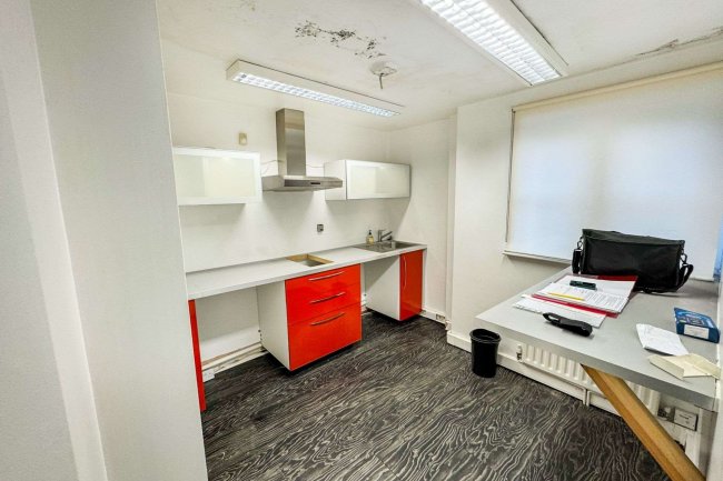 312A & Office, St Margarets Banks, High Street, Rochester, Kent, ME1 1HS 5