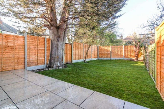 1 Empress Avenue, Aldersbrook, London, E12 5ET 10