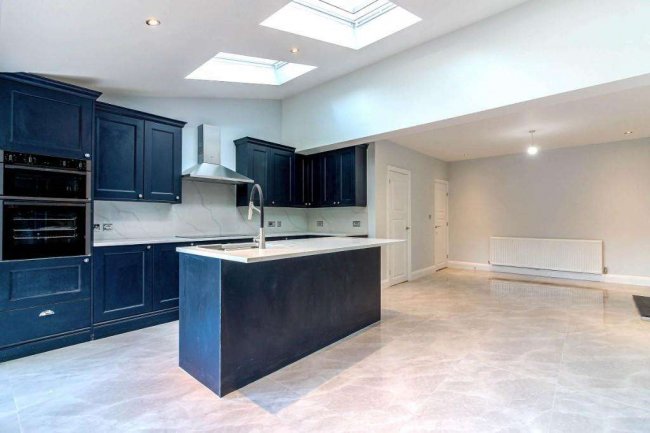 1 Empress Avenue, Aldersbrook, London, E12 5ET 10