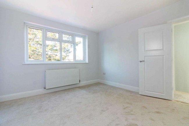 1 Empress Avenue, Aldersbrook, London, E12 5ET 10