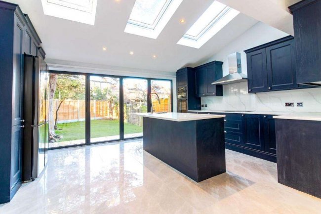 1 Empress Avenue, Aldersbrook, London, E12 5ET 10