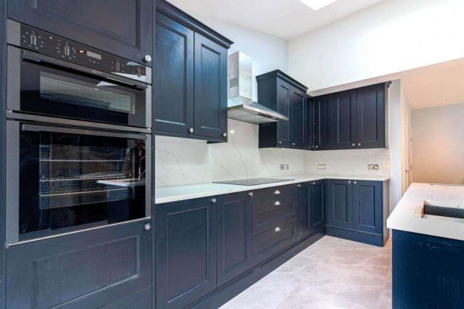 1 Empress Avenue, Aldersbrook, London, E12 5ET 10