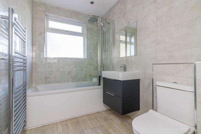 1 Empress Avenue, Aldersbrook, London, E12 5ET 10