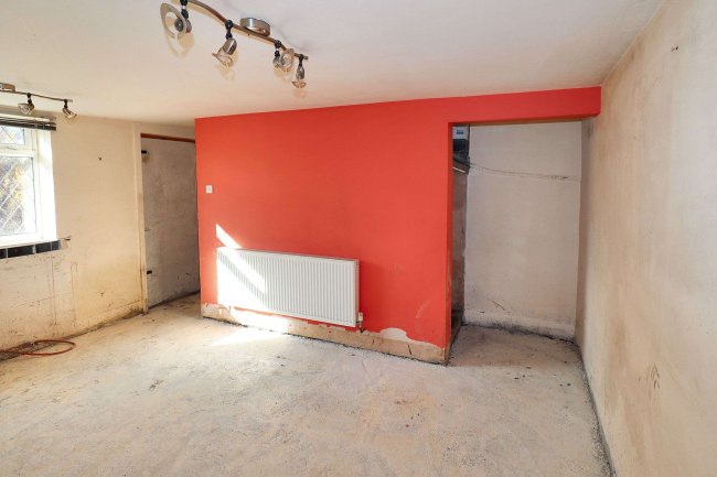 3 Common Road, Heckmondwike, Batley, WF17 7QL 5