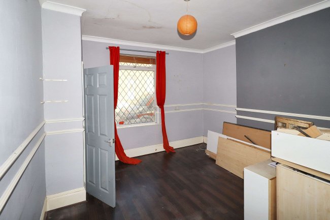 3 Common Road, Heckmondwike, Batley, WF17 7QL 5