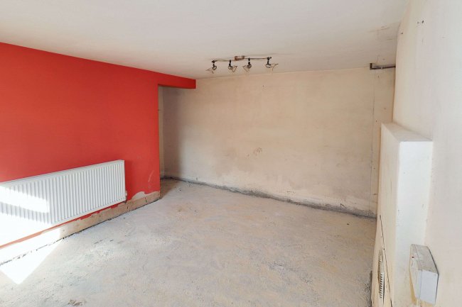 3 Common Road, Heckmondwike, Batley, WF17 7QL 5