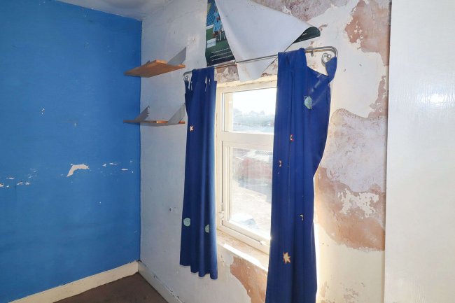 3 Common Road, Heckmondwike, Batley, WF17 7QL 5