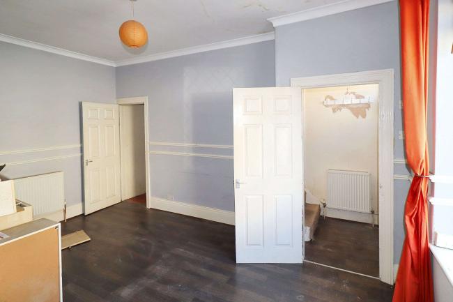 3 Common Road, Heckmondwike, Batley, WF17 7QL 5